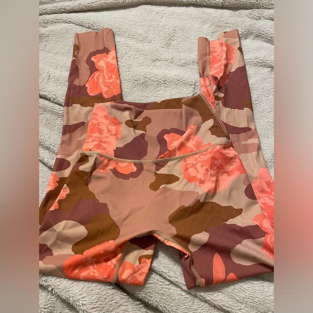 NWOT Aerie Offline Floral Patterned 7/8 Legging